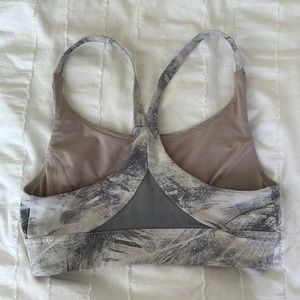 Lululemon sports bra size 4